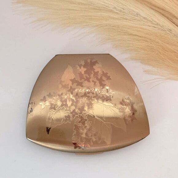 Vintage Elgin American Gold Etched Powder Compact - Picture 7 of 7